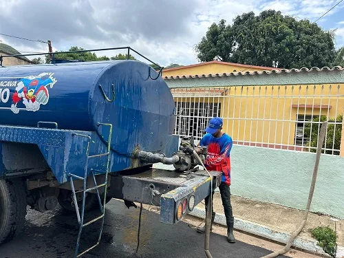 Suministro de agua con cisterna